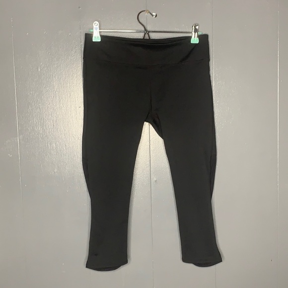 FABLETICS Mid-Rise Mesh Black Capri - Picture 10 of 10